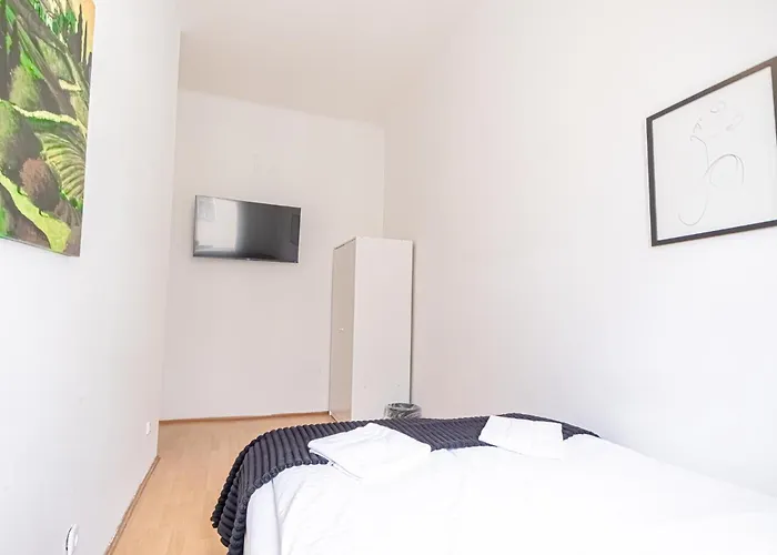 Sweet 3 Private In Shared Near Wiener Stadthalle & Apartment Vienna