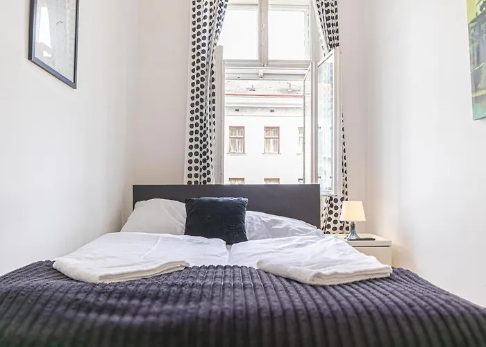 Sweet 3 Private In Shared Near Wiener Stadthalle & Apartment Vienna