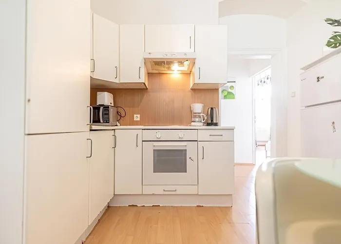 Sweet 3 Private In Shared Near Wiener Stadthalle & Vienna