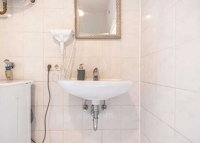 Sweet 3 Private In Shared Near Wiener Stadthalle & * Vienna