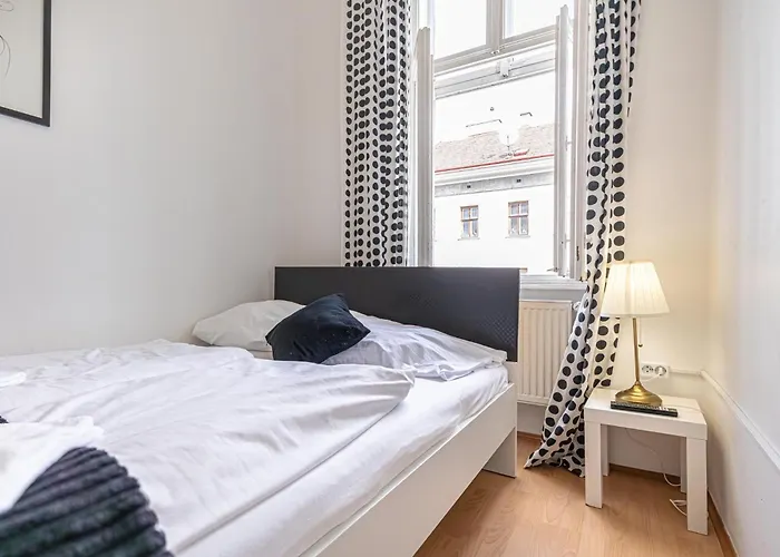 Sweet 3 Private In Shared Near Wiener Stadthalle & Apartment